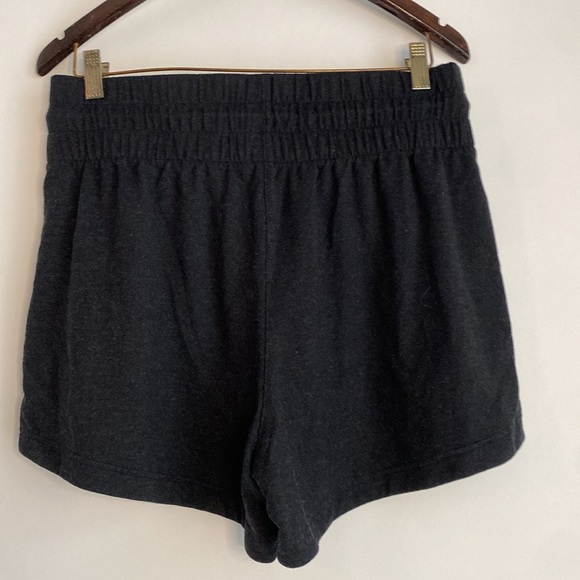 Adidas Women’s Athletic Shorts Size Large - Picture 8 of 8